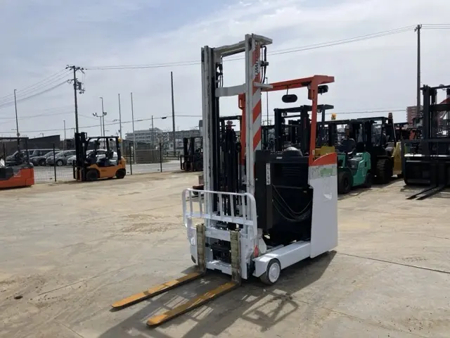 Reach Forklift