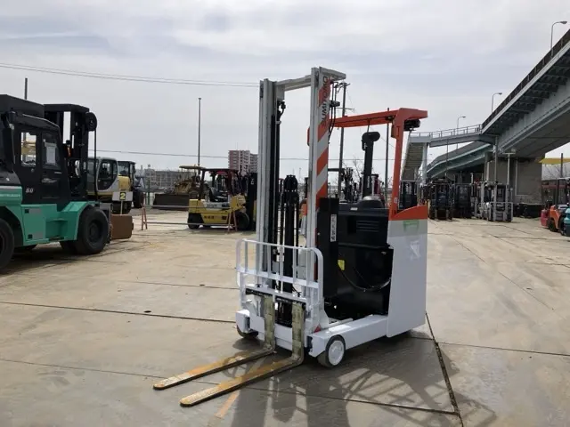 Reach Forklift