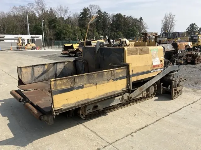 Asphalt finisher