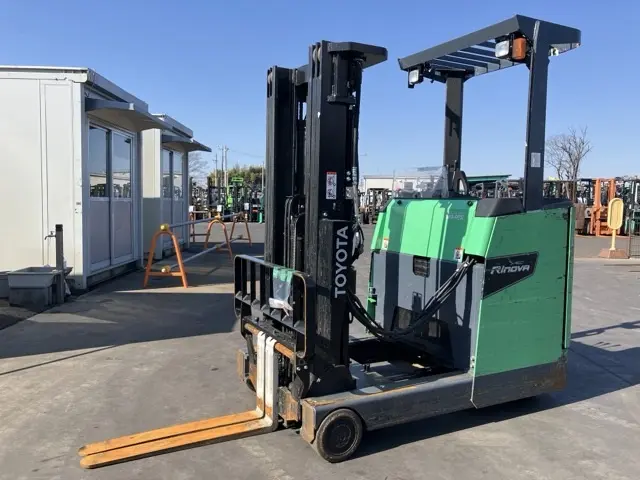 Reach Forklift