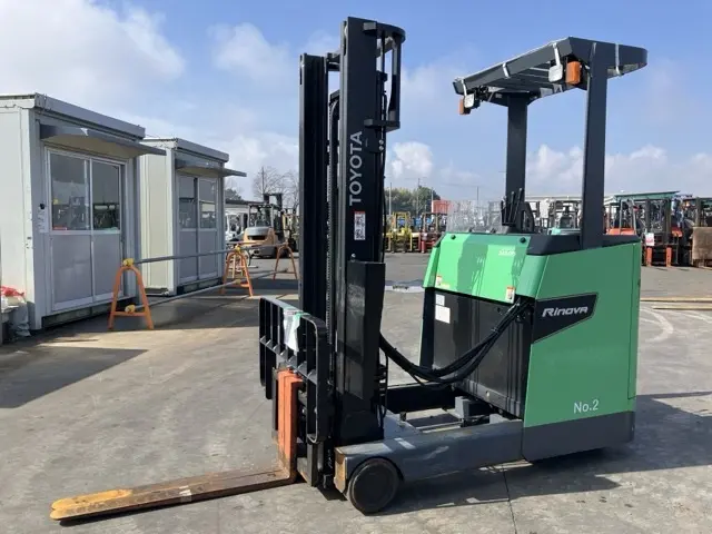 Reach Forklift