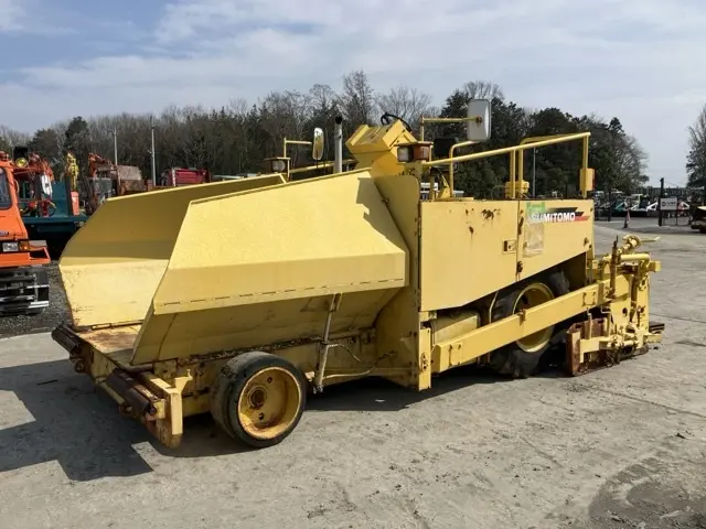 Asphalt finisher