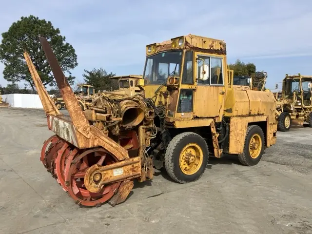 SNOW REMOVING MACHINE