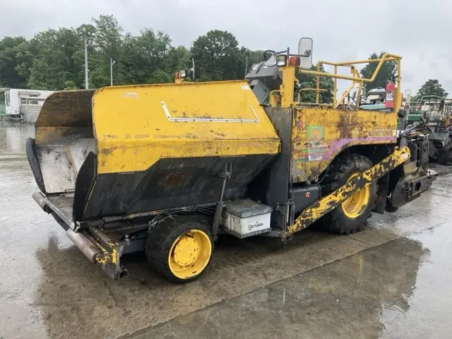 Asphalt finisher