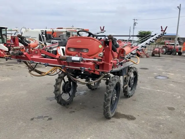 HIGH CLEARANCE BOOM SPRAYER