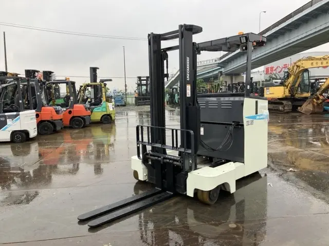 Reach Forklift