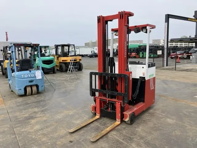 Reach Forklift