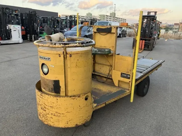 TURRET TRUCK