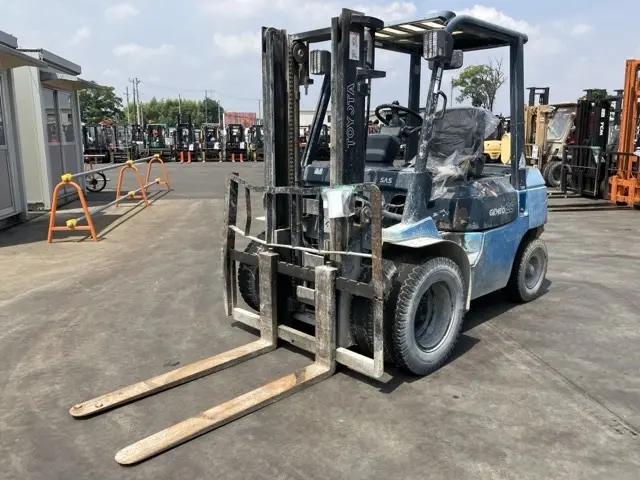 Forklift