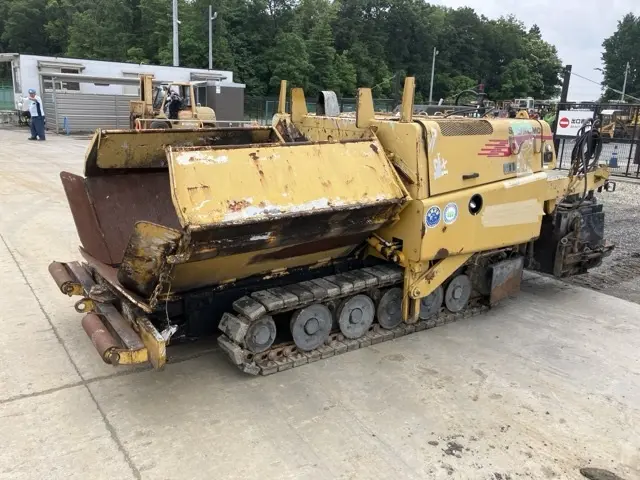 Asphalt finisher