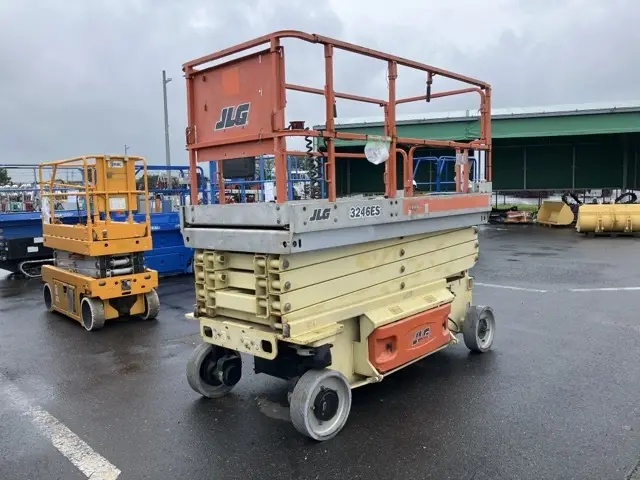AERIAL WORK PLATFORM