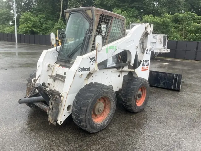 SKID STEER LOADER