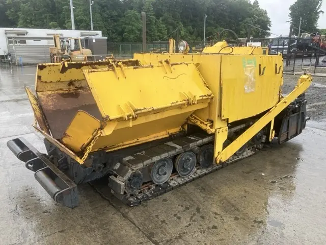 Asphalt finisher