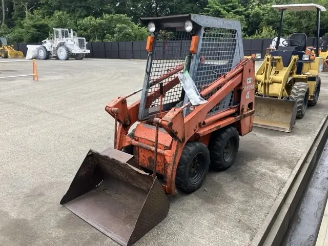 SKID STEER LOADER