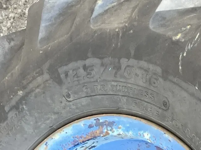 Xúc lật mini No.193 - 12