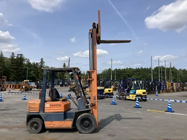Xe nâng No.2013 - 16