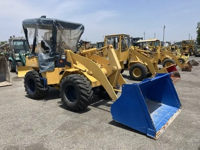 Xúc lật mini No.235