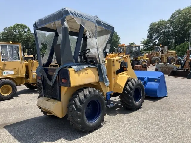 Xúc lật mini No.235 - 2