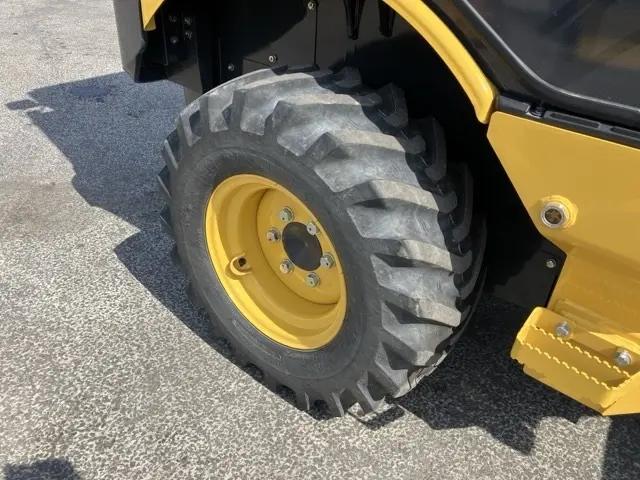 Xúc lật mini No.236 - 11