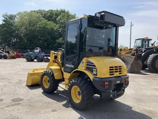 Xúc lật mini No.236 - 3