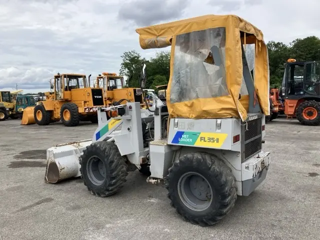 Xúc lật mini No.240 - 3