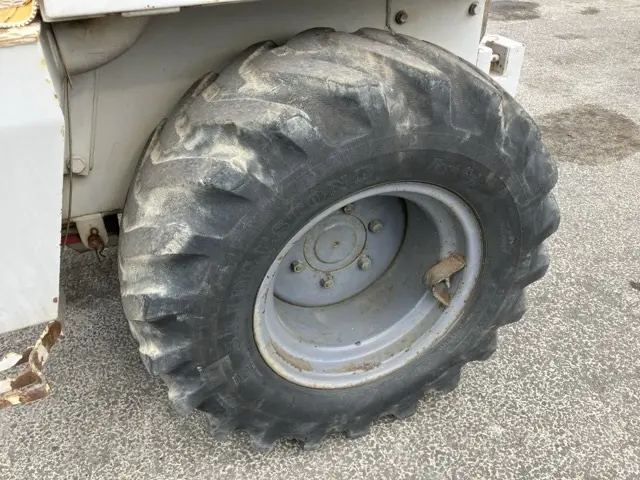 Xúc lật mini No.240 - 9