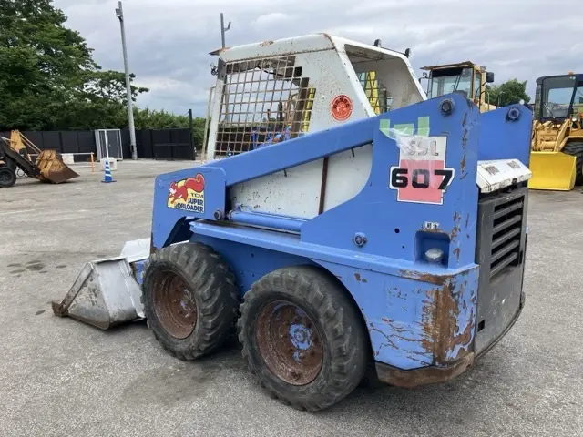 Xúc lật mini No.323 - 3