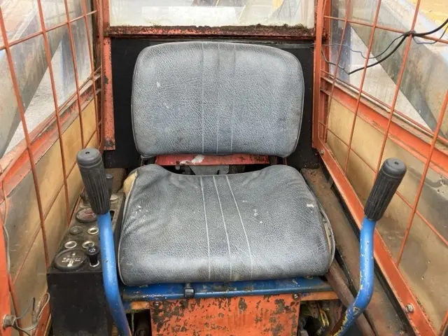 Xúc lật mini No.484 - 11