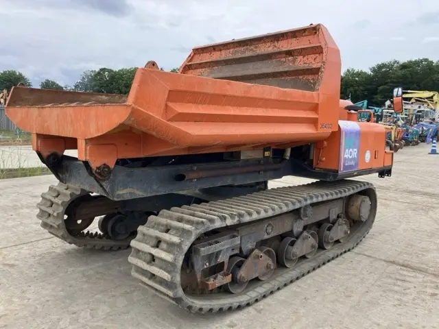 Xe ben xích No.83 - 2