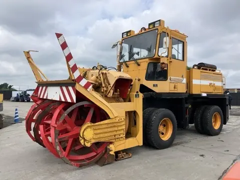SNOW REMOVING MACHINE