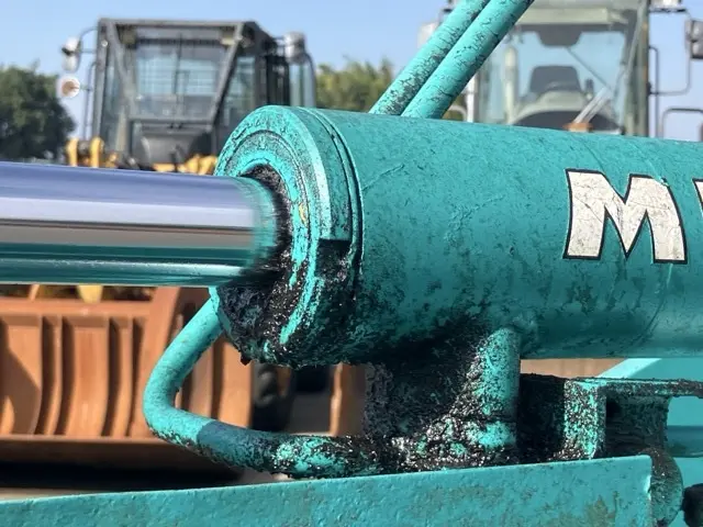 Xúc lật mini No.110 - 18