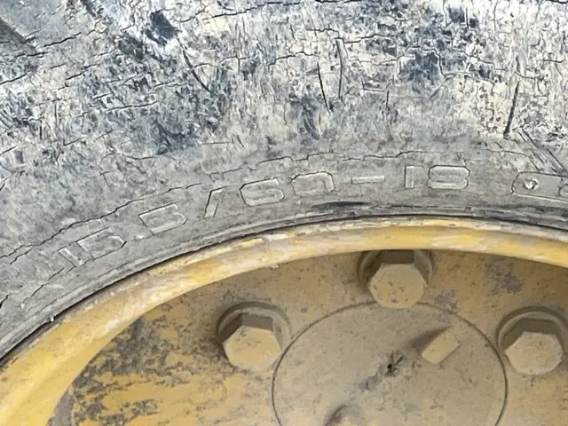 Xúc lật mini No.16 - 13