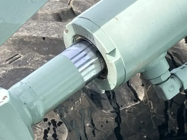 Xúc lật mini No.232 - 20