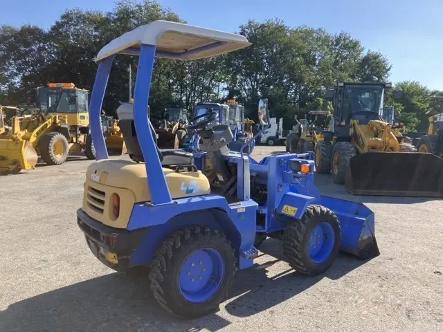 Xúc lật mini No.260 - 3