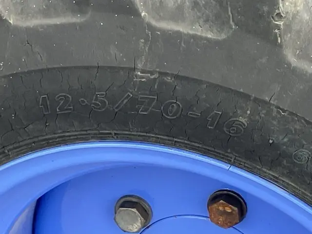 Xúc lật mini No.65 - 13