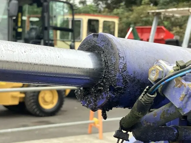 Xúc lật mini No.67 - 18