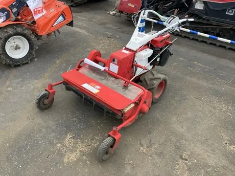 Máy cắt cỏ