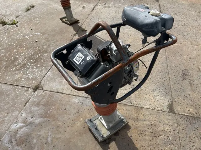 Máy đầm No.63824